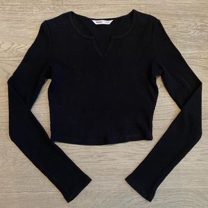 black long sleeve fitted tee